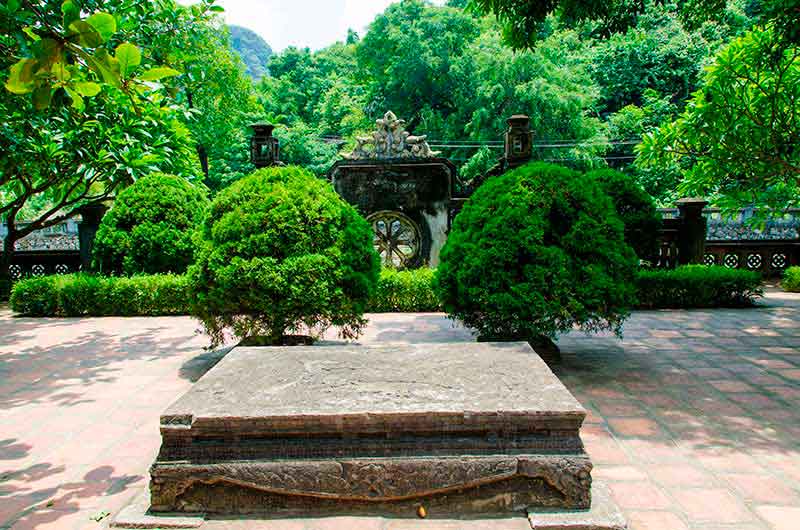 412 - Vietnam - Hoa Lu - templo a Le Dai Hanh 05